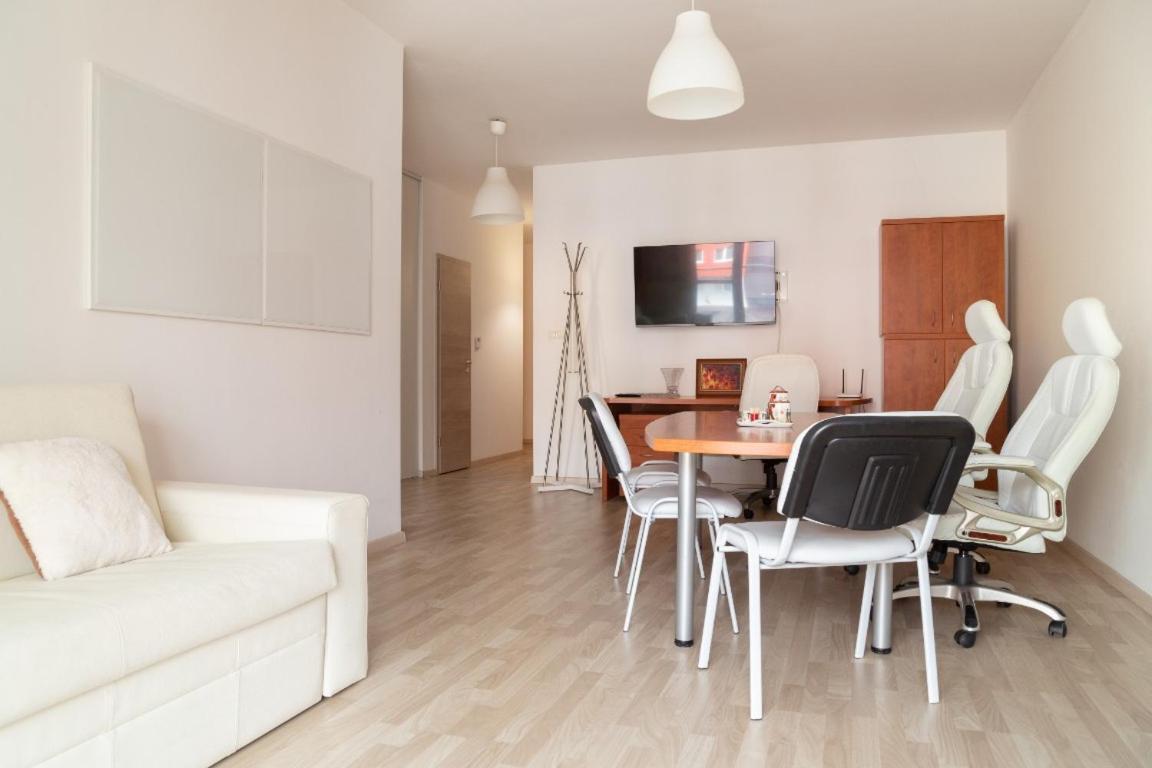 Great Tourist And Business Apartment Near Center บราติสลาวา ภายนอก รูปภาพ